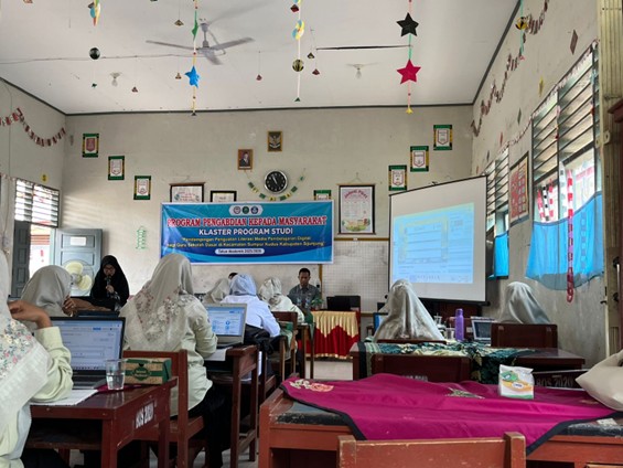 Forum Guru Sumpur Kudus Tingkatkan Kompetensi Literasi Digital melalui PKM Dosen UIN Mahmud Yunus Batusangkar