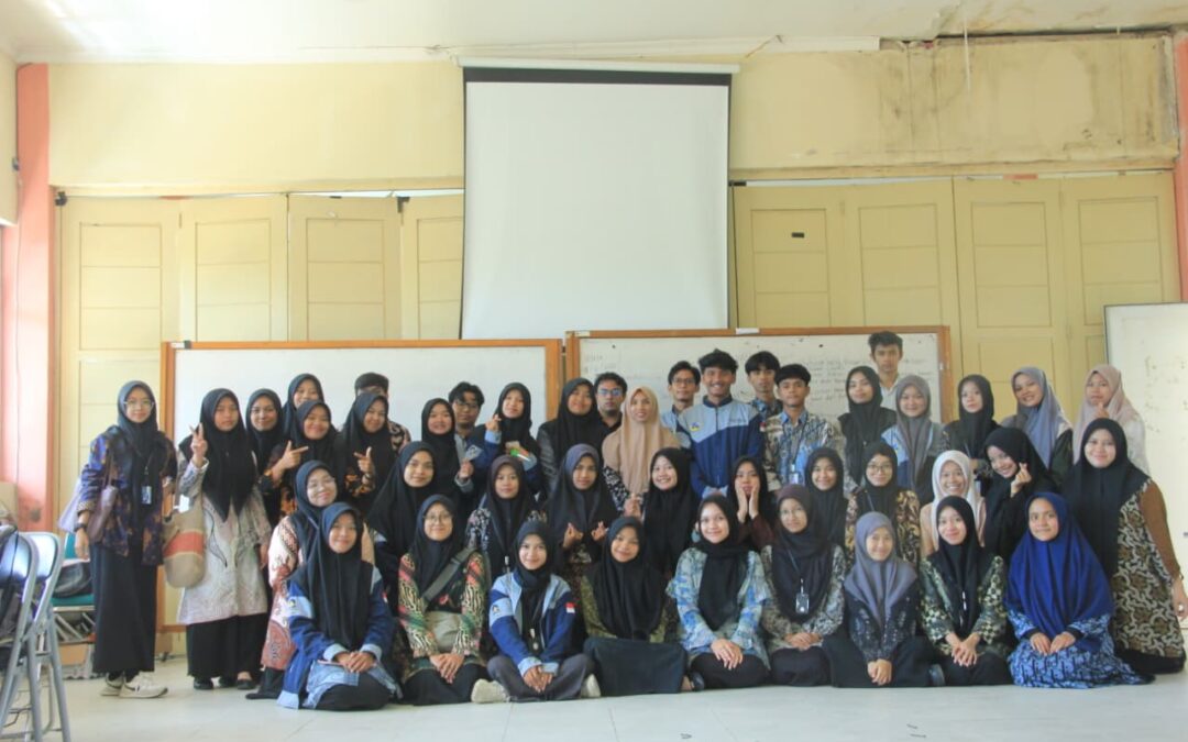 Mahasiswa ESA Gelar Workshop Entrepreneurship 2025 Hadirkan Pelatihan Kreatif Pembuatan Tas Tali Kur